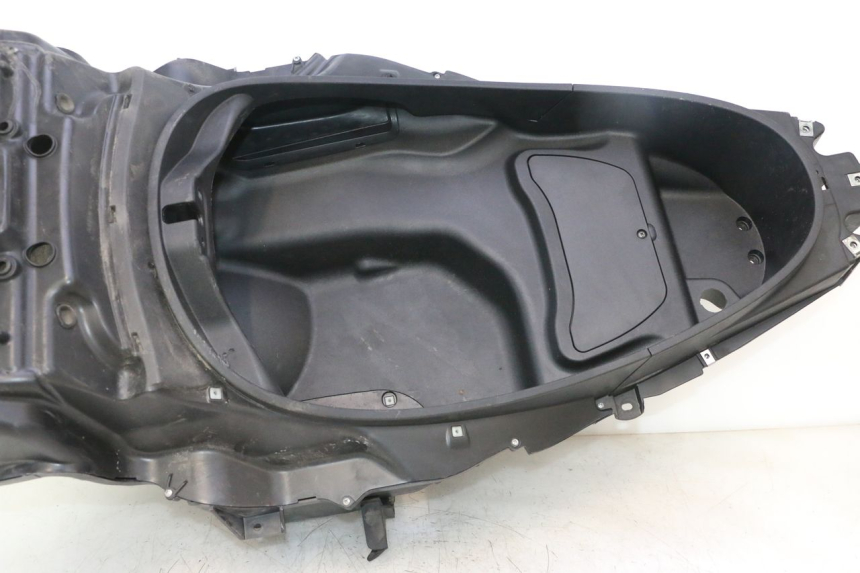 photo de SEAT STORAGE BOX PIAGGIO MP3 500 (2011 - 2015) - High-resolution close-up