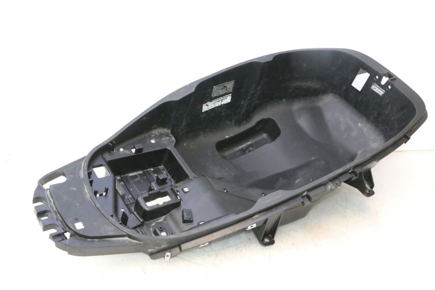 photo de UNDERSEAT STORAGE PIAGGIO MP3 500 (2016 - 2018) - Alternative perspective
