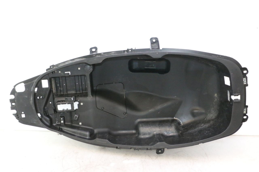 photo de UNDERSEAT STORAGE PIAGGIO MP3 500 (2016 - 2018) - Surface and material condition