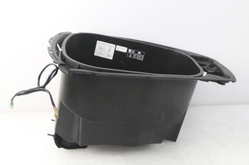 photo de UNDERSEAT STORAGE MBK MW TRYPTIK 125 (2017 - 2022) - Zoom on usage condition