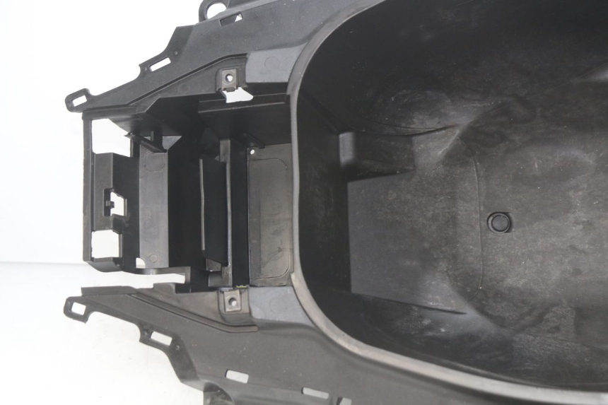 photo de SEAT STORAGE BOX YAMAHA N-MAX NMAX 125 (2017 - 2020) - Surface and material condition