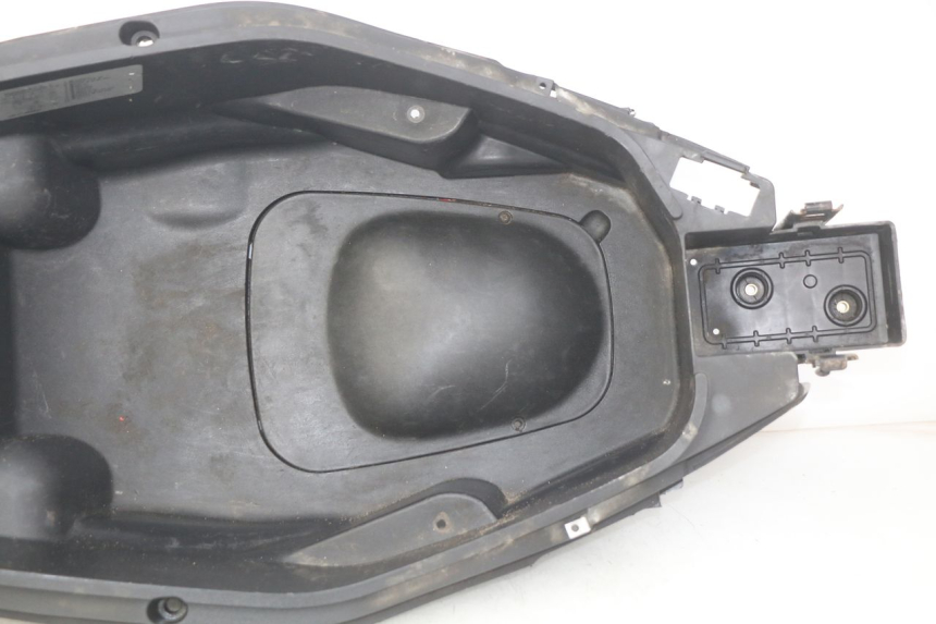 photo de SEAT STORAGE BOX GILERA NEXUS 125 (2007 - 2009) - Component zoom