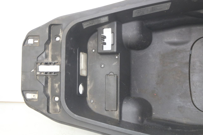 photo de SEAT STORAGE BOX GILERA NEXUS 125 (2007 - 2009) - High-resolution close-up