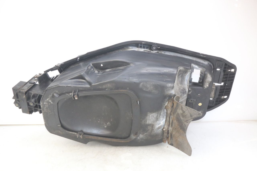 photo de SEAT STORAGE BOX GILERA NEXUS 125 (2007 - 2009) - Fixing points details