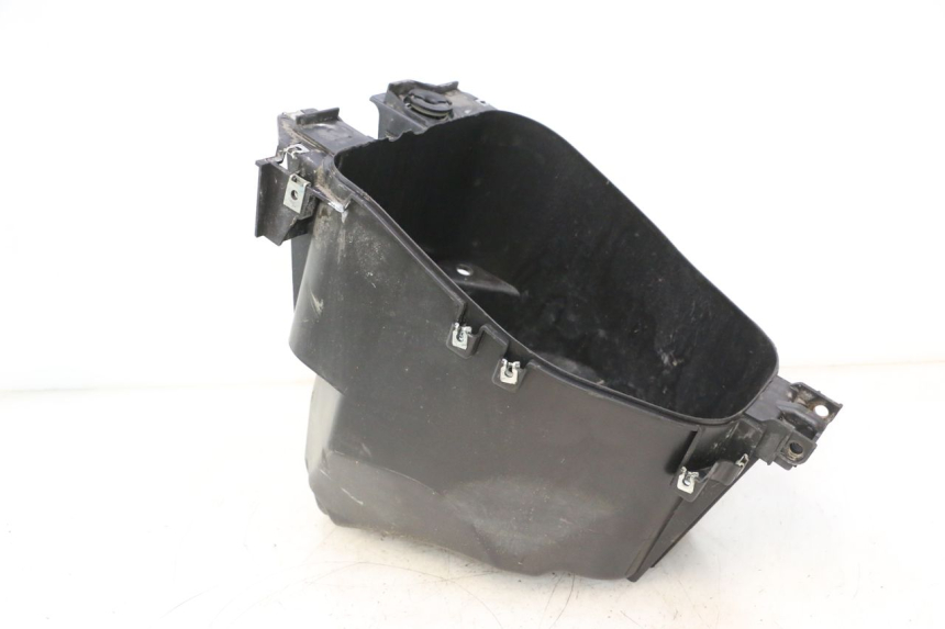 photo de UNDERSEAT STORAGE MBK NITRO 50 (2004 - 2008) - Fixing points details