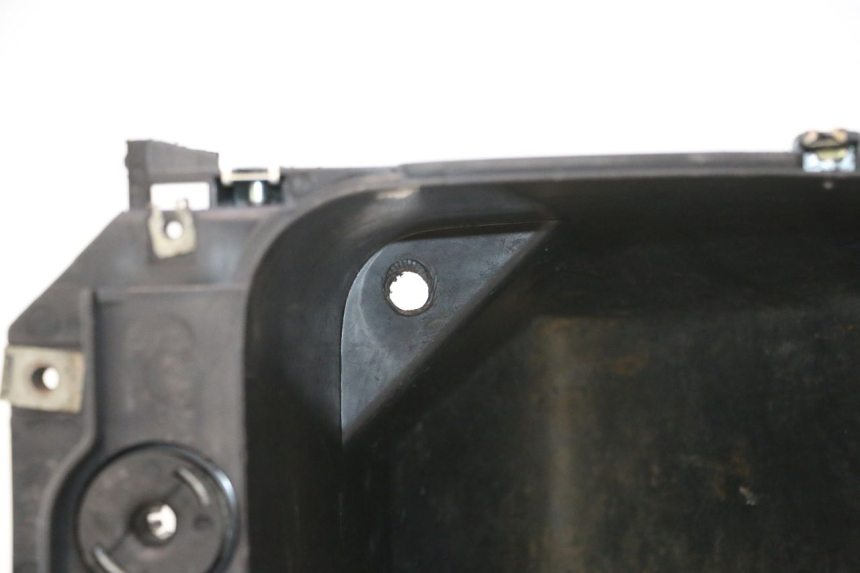 photo de UNDERSEAT STORAGE MBK NITRO 50 (2004 - 2008) - Distinctive features