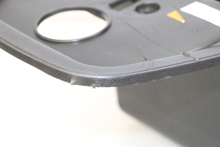 photo de UNDERSEAT STORAGE JM MOTORS OLDIES GT 4T 50 (2018 - 2025) - Zoom on usage condition