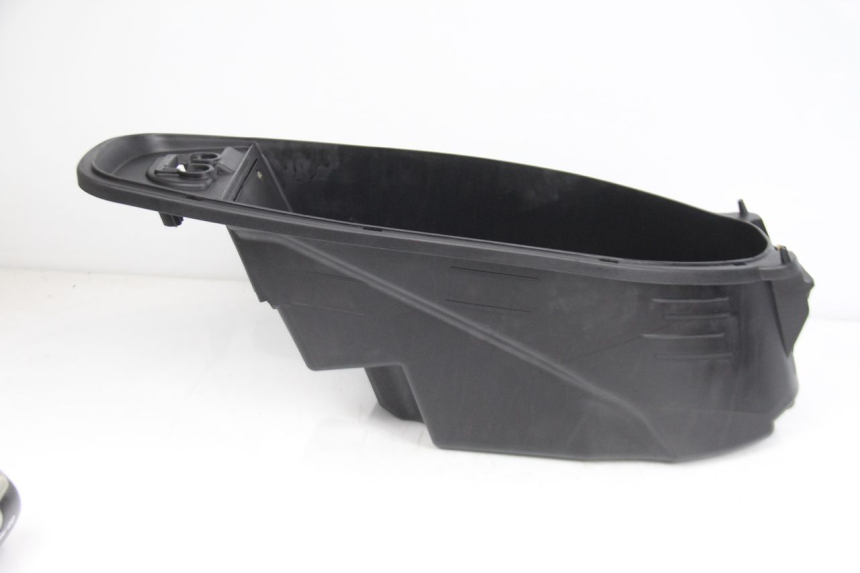 photo de UNDERSEAT STORAGE SYM ORBIT III 3 4T 50 (2021 - 2025) - Technical close-up