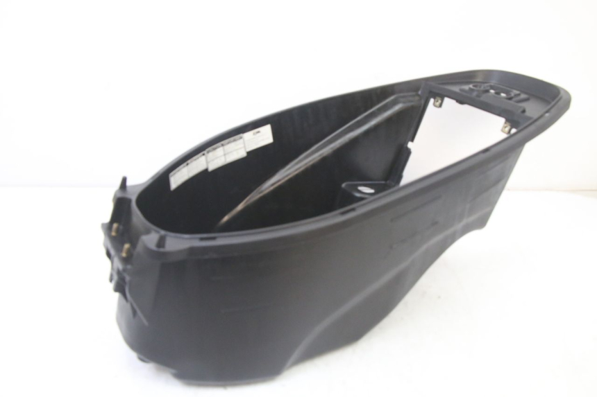 photo de UNDERSEAT STORAGE SYM ORBIT III 3 4T 50 (2021 - 2025) - Zoom on usage condition