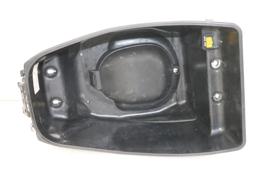 photo de UNDERSEAT STORAGE SYM ORBIT 50 (2008 - 2010) - Technical close-up