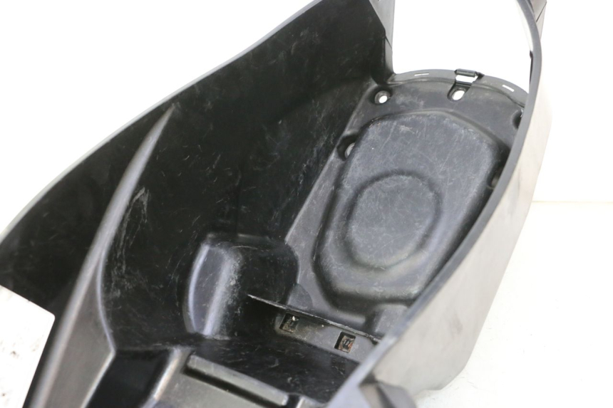 photo de UNDERSEAT STORAGE HONDA PCX (JF28) 125 (2009 - 2011) - Technical close-up
