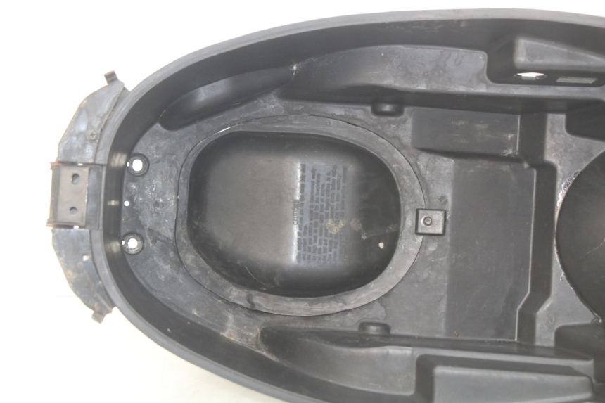 photo de SEAT STORAGE BOX KYMCO PEOPLE 250 (2004 - 2008) - Checked used part