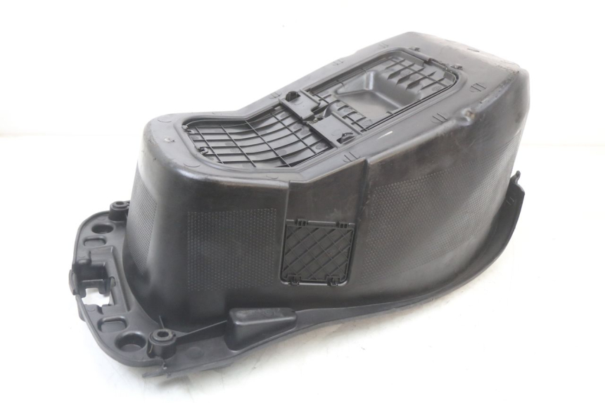 photo de UNDERSEAT STORAGE PEUGEOT DJANGO 125 (2014 - 2017) - Fixing points details