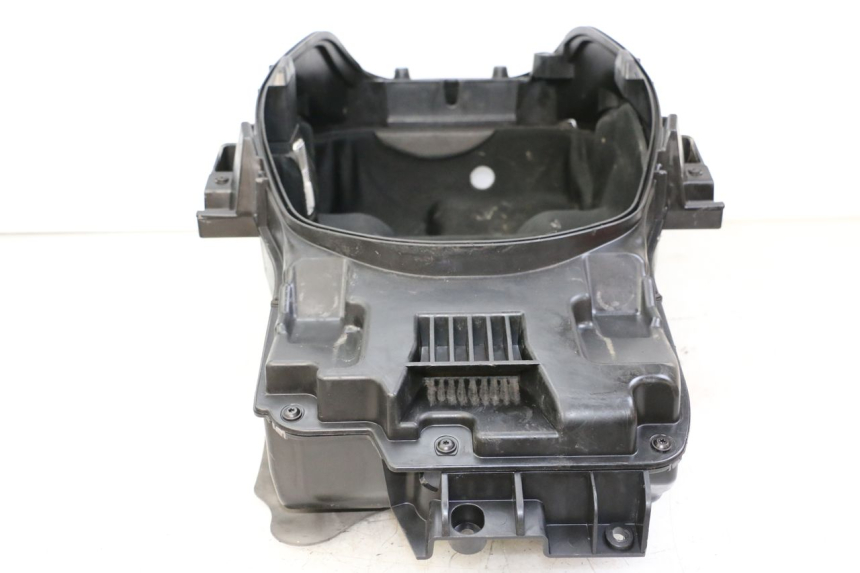 photo de UNDERSEAT STORAGE PEUGEOT SATELIS 125 (2013 - 2018) - Zoom on usage condition