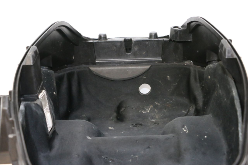 photo de UNDERSEAT STORAGE PEUGEOT SATELIS 125 (2013 - 2018) - Alternative perspective