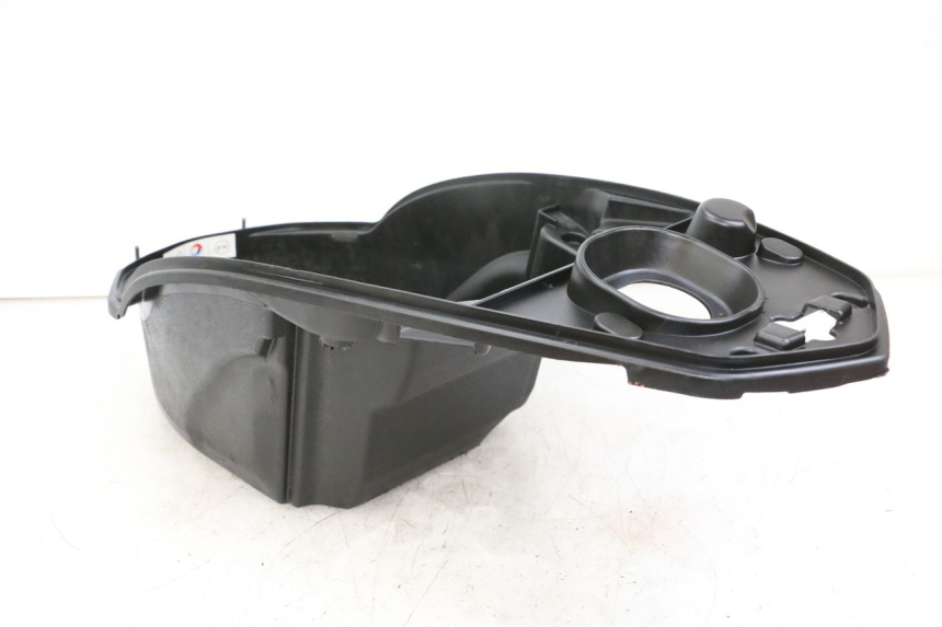 photo de UNDERSEAT STORAGE PEUGEOT STREETZONE 4T 50 (2018 - 2023) - Technical close-up