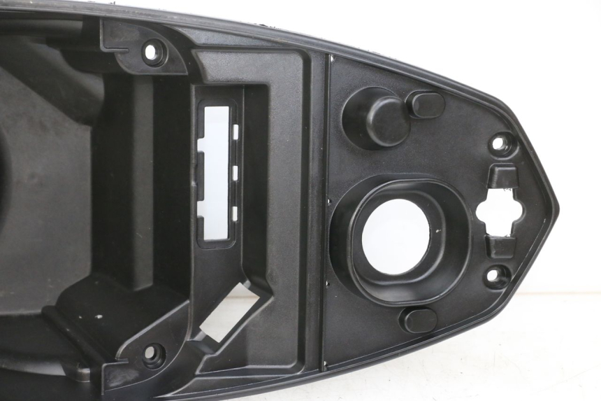 photo de UNDERSEAT STORAGE PEUGEOT STREETZONE 4T 50 (2018 - 2023) - Surface and material condition