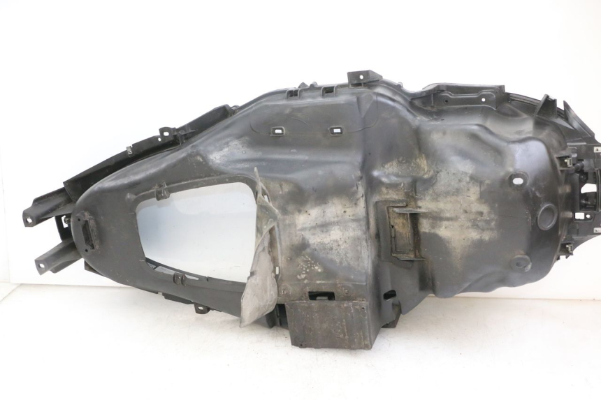 photo de UNDERSEAT STORAGE PIAGGIO MP3 125 (2006 - 2014) - Fixing points details