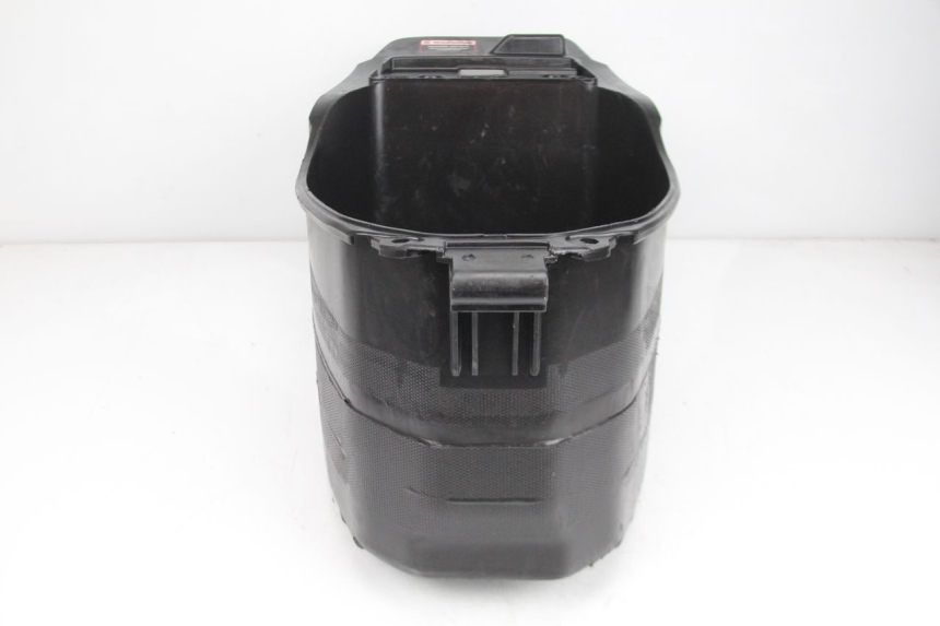 photo de UNDERSEAT STORAGE TNT MOTOR ROMA 10' 4T 50 (2007 - 2018) - Zoom on usage condition