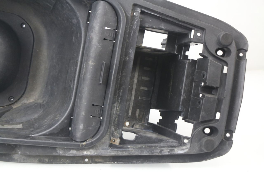 photo de SEAT STORAGE BOX GILERA RUNNER SP 50 (2009 - 2017) - Markings and original references