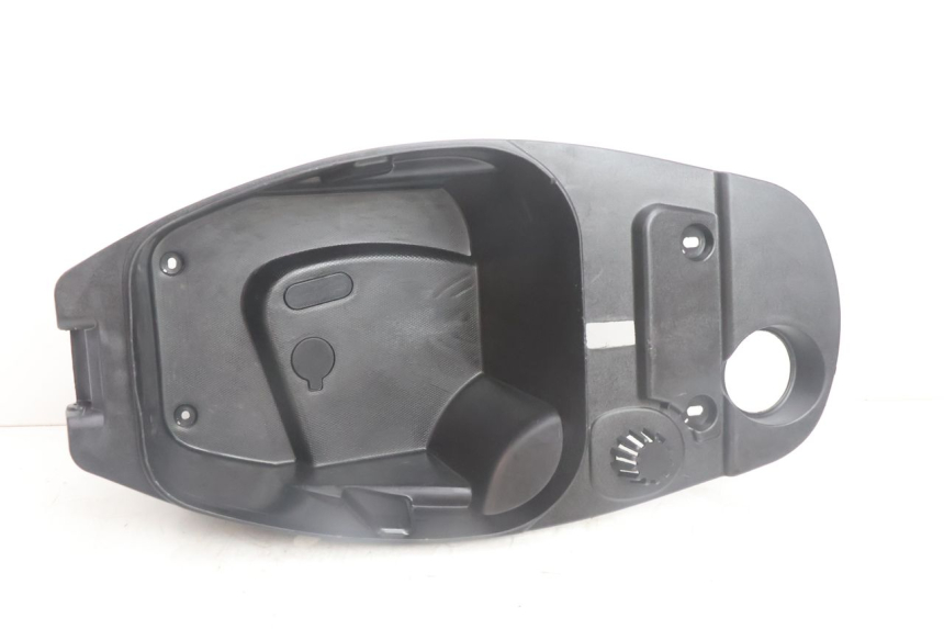 photo de UNDERSEAT STORAGE JM MOTORS SANTANA EVO 50 (2024 - 2026) - Technical close-up