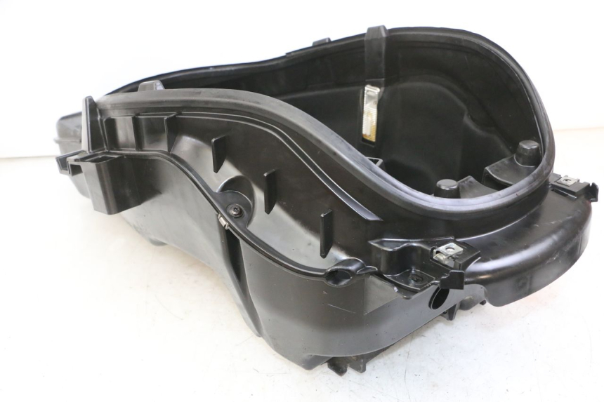 photo de UNDERSEAT STORAGE PEUGEOT SATELIS 125 (2013 - 2018) - Alternative perspective