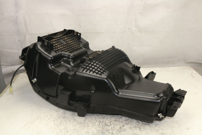 photo de UNDERSEAT STORAGE PEUGEOT SATELIS 400 (2007 - 2013) - Component detail