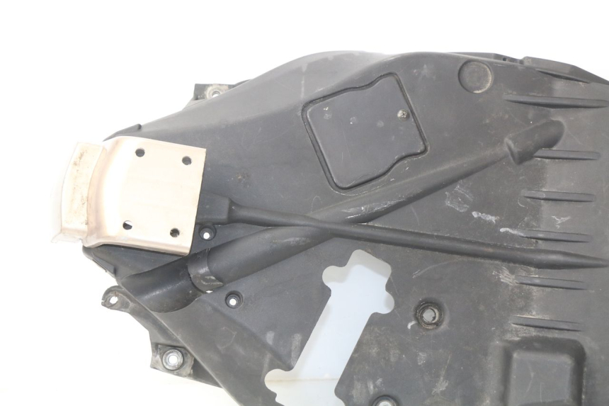 photo de UNDERSEAT STORAGE APRILIA SCARABEO GT 125 (1999 - 2007) - Technical close-up