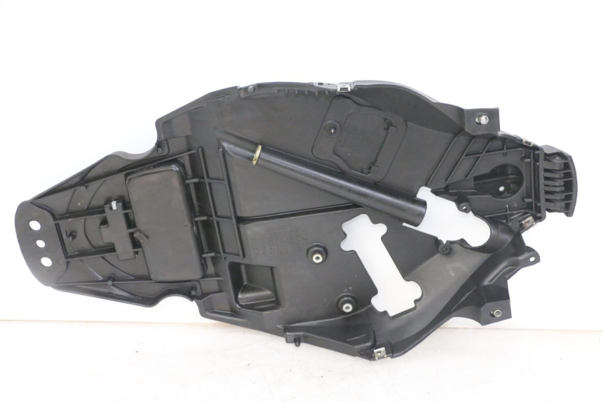 photo de UNDERSEAT STORAGE APRILIA SCARABEO GT TOURING 125 (1999 - 2005) - Zoom on usage condition