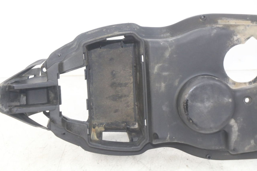 photo de SEAT STORAGE BOX APRILIA SCARABEO 100 (2003 - 2012) - Technical close-up