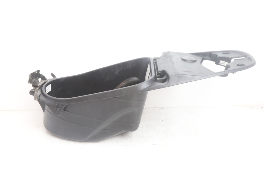 photo de UNDERSEAT STORAGE HONDA SCV LEAD 100 (2003 - 2007) - Technical close-up