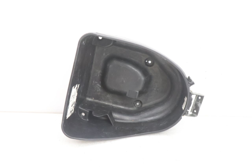 photo de UNDERSEAT STORAGE HONDA SH 125 (2001 - 2003) - Technical close-up