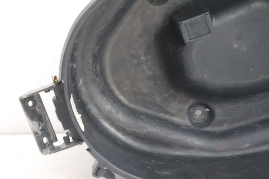 photo de UNDERSEAT STORAGE HONDA SH 125 (2001 - 2003) - Fixing points details