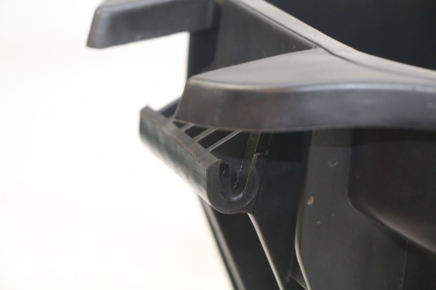 photo de SEAT STORAGE BOX PEUGEOT SPEEDFIGHT 3 AIR 50 (2009 - 2015) - Zoom on usage condition