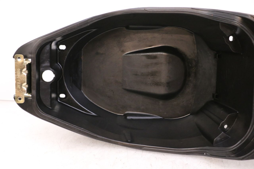 photo de UNDERSEAT STORAGE PEUGEOT SPEEDFIGHT 4 2T 50 (2015 - 2019) - Fixing points details