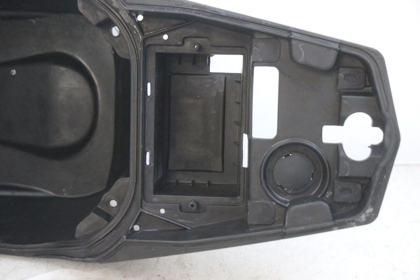 photo de SEAT STORAGE BOX PEUGEOT SPEEDFIGHT 4 4T 50 (2015 - 2020) - Component detail