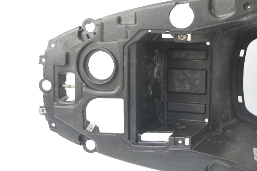 photo de UNDERSEAT STORAGE APRILIA SR 2T 50 (2012 - 2017) - Fixing points details