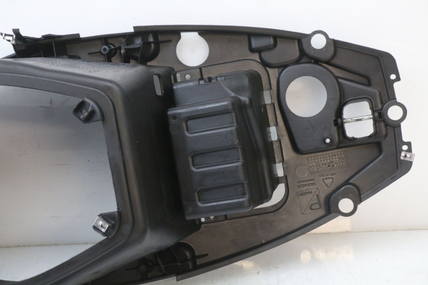 photo de UNDERSEAT STORAGE APRILIA SR 2T 50 (2018 - 2022) - Technical close-up