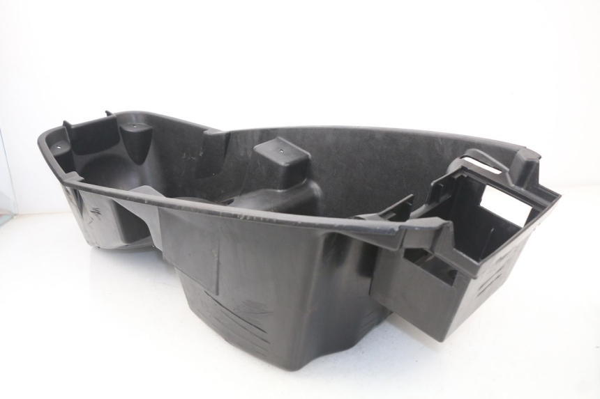 photo de UNDERSEAT STORAGE RAZZO STEED 125 (2012 - 2018) - Component detail