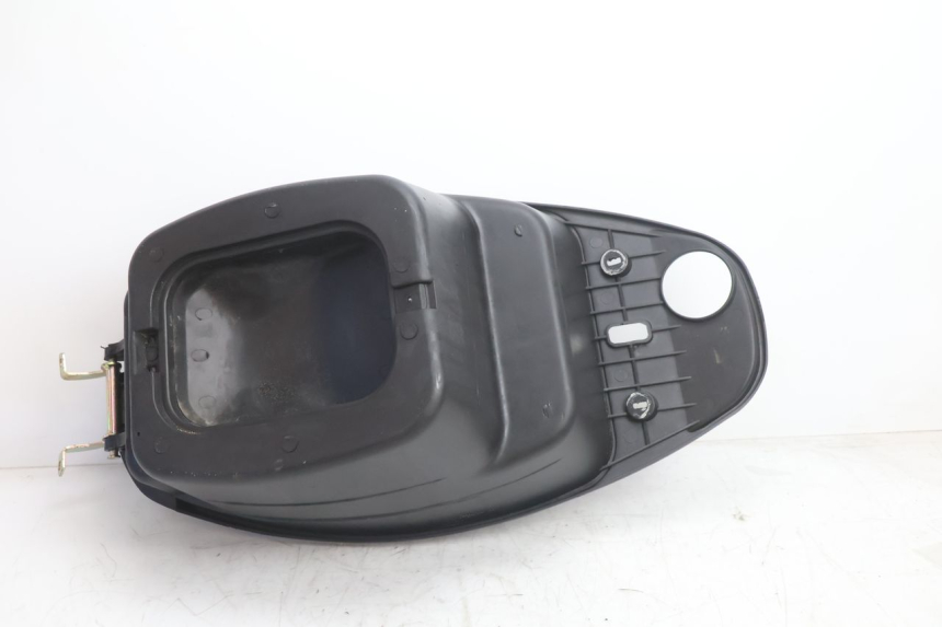 photo de UNDERSEAT STORAGE VASTRO STREET S 50 (2016 - 2021) - Surface and material condition