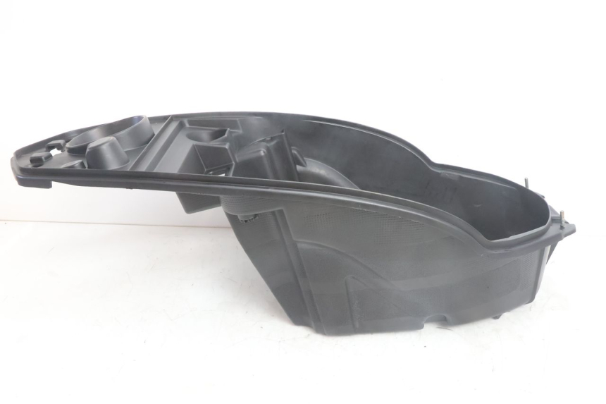 photo de UNDERSEAT STORAGE PEUGEOT STREETZONE NAKED 2T 50 (2014 - 2018) - Zoom on usage condition