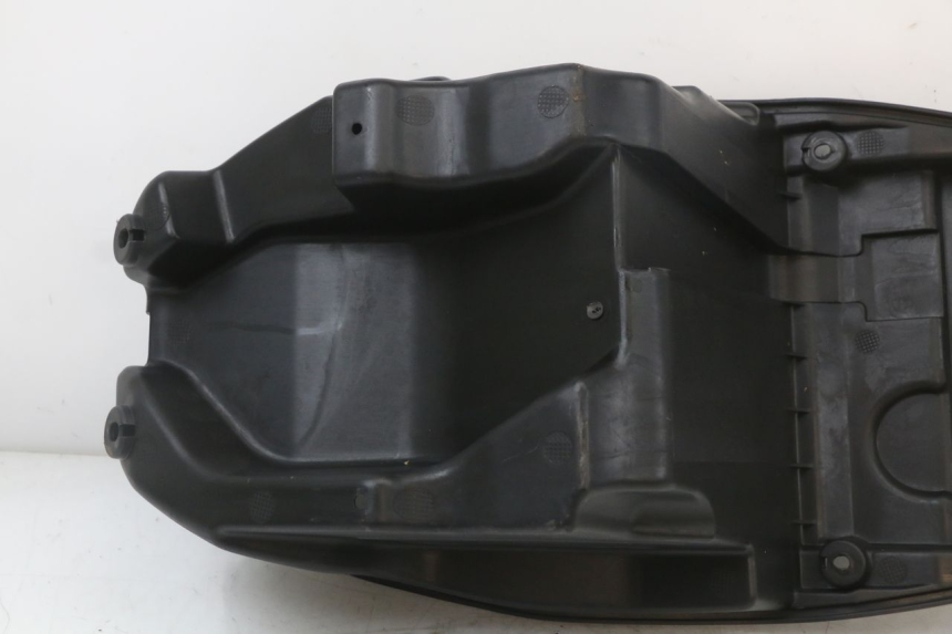 photo de UNDERSEAT STORAGE KYMCO SUPER 8 4T 50 (2018 - 2020) - Fixing points details
