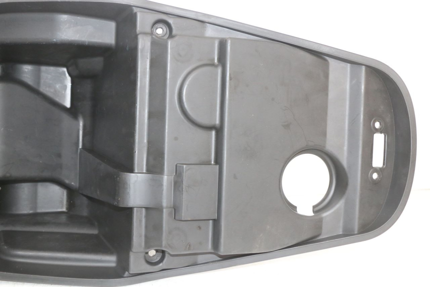 photo de UNDERSEAT STORAGE KYMCO SUPER 8 4T 50 (2021 - 2024) - Zoom on usage condition