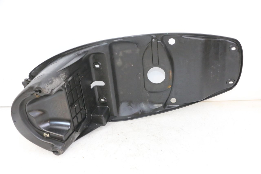 photo de UNDERSEAT STORAGE PEUGEOT TWEET PRO CARGO 50 (2018 - 2022) - Zoom on usage condition