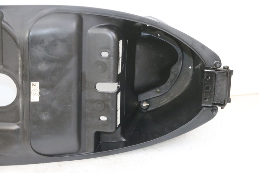 photo de UNDERSEAT STORAGE PEUGEOT TWEET PRO CARGO 50 (2018 - 2022) - Product overview