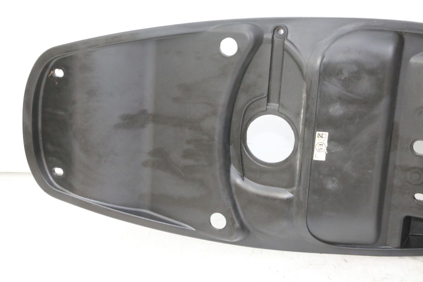 photo de UNDERSEAT STORAGE PEUGEOT TWEET PRO CARGO 50 (2018 - 2022) - Fixing points details