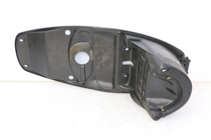 photo de UNDERSEAT STORAGE PEUGEOT TWEET PRO CARGO 50 (2018 - 2022) - Zoom on usage condition