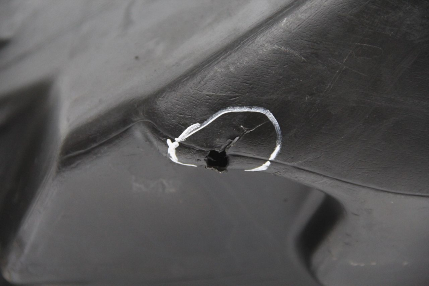 photo de UNDERSEAT STORAGE SUZUKI UC EPICURO 125 (1999 - 2003) - Fixing points details