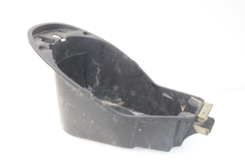 photo de SEAT STORAGE BOX PEUGEOT VIVACITY NEW 4T 50 (2008 - 2017) - Zoom on usage condition