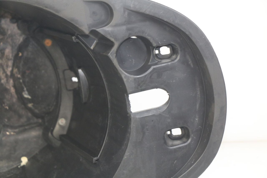 photo de SEAT STORAGE BOX PEUGEOT VIVACITY NEW 4T 50 (2008 - 2017) - Fixing points details